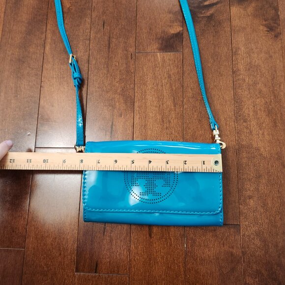 Tory Burch logo perforated patent bad in teal - Picture 10 of 16